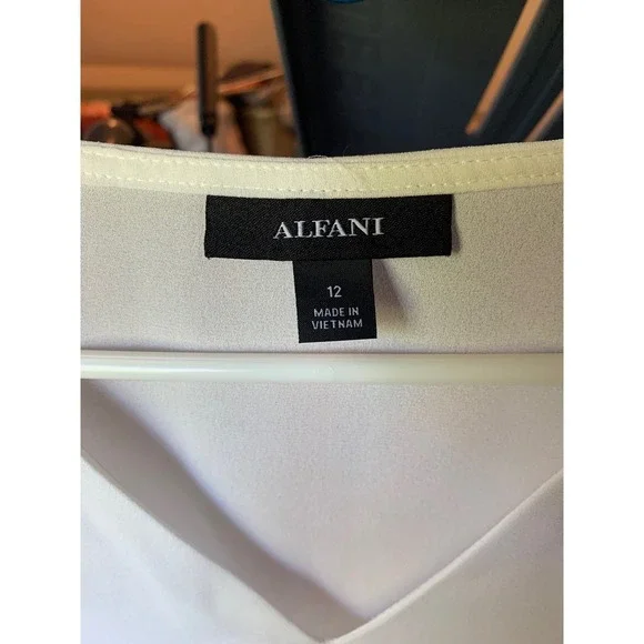 Alfani Women's White Long Bell Sleeve V-Neck‎ Blouse Top Size 12 Career - Picture 3 of 3